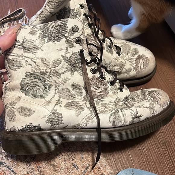 Rare Distressed floral Dr. Martens! - Picture 4 of 11